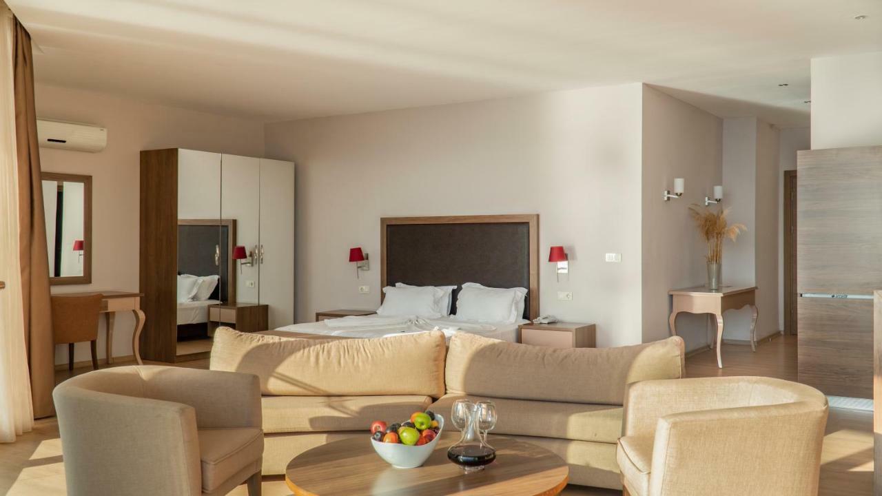 Ladies Beach Suite Hotel (Adults Only) Kusadası Eksteriør billede